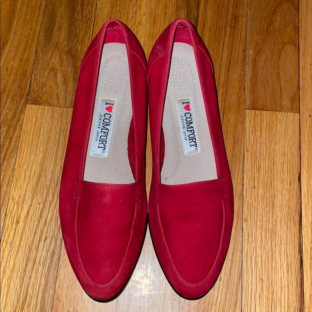 I‎ Love Comfort Red Leather Slip On Flats/Loafers. Size 7.